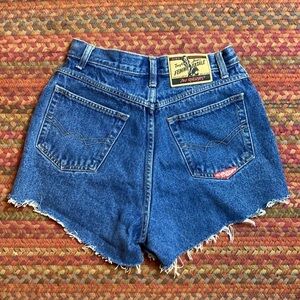 VINTAGE NO EXCUSES DARK WASH HIGH RISE CHEEKY DENIM CUT OFFS MOM SHORTS